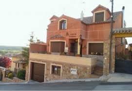 6 amplios dormitorios y 3 baños, zona de jardin y barbacoa en una zona de casas rurales y muy próximo al hotel galatea y a la urbanización ossa menor. 47 Casas Rurales En Lagunas De Ruidera Casasrurales Net
