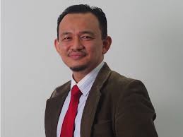 The minister administers the portfolio through the ministry of education. Team Tun Mahathir What They Studied At University