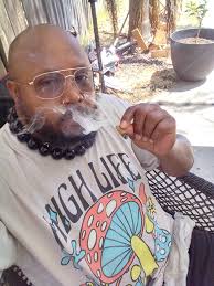 Hello! I'm Bea from Argentina And i love B'z since 1996, the first time  that i read about them in a manga magazine that it's came with a cd-rom  with music, vídeos