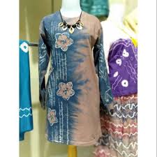 Jika berbicara tentang model baju gamis terbaru yang artikel kali ini akan membahas seputar model baju gamis terbaru 2019 yang sedang booming dan populer di kalangan wanita muslimah, selain itu. Kaos Tunik Sasirangan Khas Banjarmasin By Bengkeng Sasirangan Shopee Indonesia
