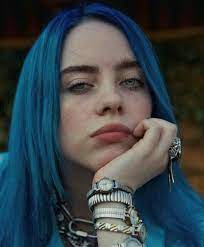 It was an artistic choice that became a trademark for the singer. Tudo Indie Billie Eilish Blue Hair Facebook