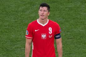 Bayern munich star robert lewandowski reportedly wants a new deal with bayern munich, but is also allegedly open to fielding offers from other clubs. E1r8p4oebldgtm
