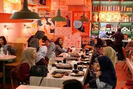 7 Kafe Yang Sedang Hits Di Bandung Dengan Interior Ciamik Halaman All Kompas Com