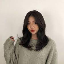 Super Cute Medium Hairstyles For The Perfect K Drama Leading Lady In You Medium Hair Styles Hair Styles Korean Short Hair