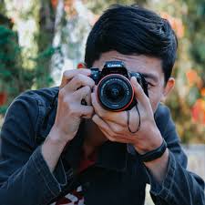 Poze Fotograf BÄƒiat ArtÄƒ Fotografie Camere Optice Reflex Camera UnicÄƒ LentilÄƒ Aparat Foto Fotojurnalist Aparat De Fotografiat LentilÄƒ Slr Digitale Cameraman Reflex Camera Ingrijire Viziune Ochelari De Soare Camera Digitala Obiectiv