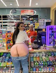 Public Pawg : r/trashyboners