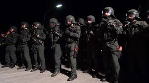 Zuvor hatte ein ortsansässiger bauer dem aktionsbündnis stop g7 elmau eine 7.000 quadratmeter große wiese am ortsrand an der loisach zur verfügung gestellt. G7 Gipfel Auf Schloss Elmau Polizei Verstarkt Prasenz In Garmisch Vor G7 Protesten Politik