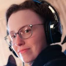 Laura Greve's Instagram, Twitter & Facebook