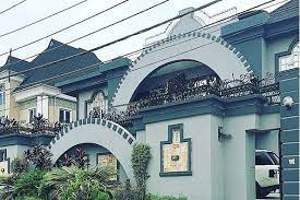 Reports recently made the rounds on social media that the anita okoye and paul okoye were parting ways after what appeared to be their divorce papers leaked online. Singer Paul Okoye Describes First House Square Ville As Old House