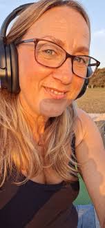 Well, well, well, off again with my favourite people from this fantastic  group that I love so much. Thank you Lamorna Parnell, I would never have  met such beautiful friends. We walked