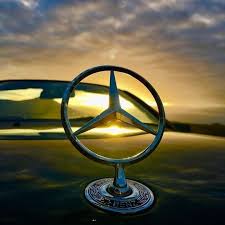 Pin By South Bay Autohaus On Emblemi Mercedes Benz Logo Luxury Cars Bmw Mercedes Benz Wallpaper