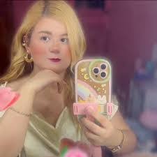 Johana Cisneros's Instagram, Twitter & Facebook