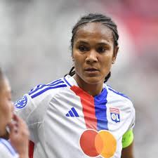 Avant d'affronter Arsenal, Wendie Renard revisite ses demi-finales, de la pire à la plus marquante : « On oublie le travail qu'il y a derrière »