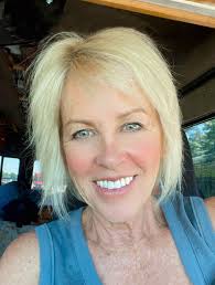 Lisa Chenoweth's Instagram, Twitter & Facebook