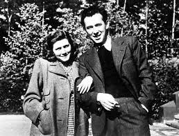 Образ мертвой мамы, лежащей в гробу, преследовал ее всю последующую жизнь. Svetlana Allilueva Biografiya Informaciya Lichnaya Zhizn Foto Video