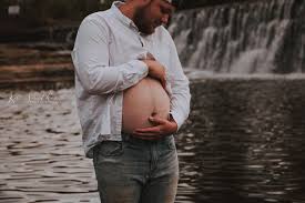Maternity photos with a twist! Husband Takes Hilarious Maternity Photos For Pregnant Wife On Bed Rest