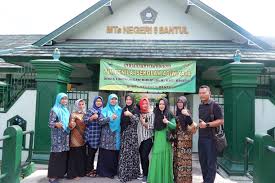 Kemudian menjadi lembaga mandiri dengan nama madrasah tsanawiyah negeri 24 jakarta. Perjalanan Sejarah Kampus Hijau Matsamaba Mtsn 5 Bantul Bernasnews Com