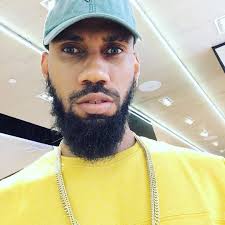 Phyno helps house helps relocate to UK