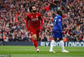 وسجل صلاح هدفه التاريخي في شباك نوريتش سيتي في الدقيقة الـ74 بتسديدة متقنة بيسراه على حدود منطقة الجزاء، ليصبح أول لاعب على الإطلاق في البريميرليغ يسجل في الجولة الافتتاحية للدوري الإنجليزي الممتاز في خمسة مواسم متتالية. Ù„ÙŠÙØ±Ø¨ÙˆÙ„ Ø¶Ø¯ ØªØ´ÙŠÙ„Ø³ÙŠ Ù…Ø­Ù…Ø¯ ØµÙ„Ø§Ø­ ÙŠØ³Ø¬Ù„ Ù‡Ø¯ÙØ§ Ø®Ø±Ø§ÙÙŠØ§ ÙˆÙŠØªØµØ¯Ø± Ù‚Ø§Ø¦Ù…Ø© Ø§Ù„Ù‡Ø¯Ø§ÙÙŠÙ† Ø§Ù„ÙŠÙˆÙ… Ø§Ù„Ø³Ø§Ø¨Ø¹