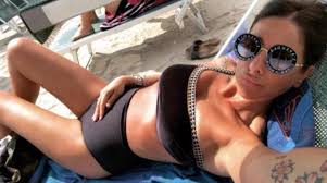 Sul polso ecco la scritta family; Francesca Costa Chi E Eta Altezza Carriera E Instagram Spynews It
