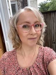 Leslie Carruthers's Instagram, Twitter & Facebook