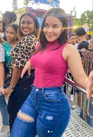 Loverlly Chanel | Mujeres guapas, Mujeres, Que guapo