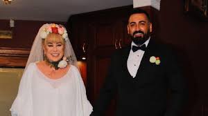 Zerrin özer (4 kasım 1957, ankara), türk şarkıcı. Zerrin Ozer Murat Akinci Ya Bosanma Davasi Acti Magazin Haberleri