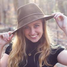 Sara Boston's Instagram, Twitter & Facebook