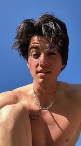 @ElijahWoods's video Tweet