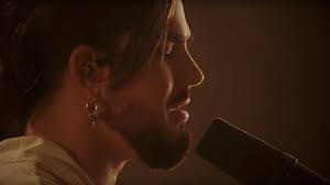Videoclip: Adam Lambert - Feel Something (Live Session)