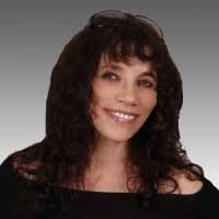 Elizabeth Kaye's Instagram, Twitter & Facebook