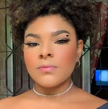 O final de semana chegou e com ele os planos para a fantasia do Halloween  🎃👽👻 Conta pra gente qual é a fantasia que você mais gostou aí 🎩