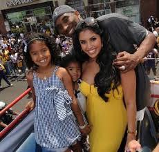 Familia Kobe Vanessa Gianna And Natalia Bryant Kobe Bryant Family Kobe Bryant Daughters Kobe Bryant