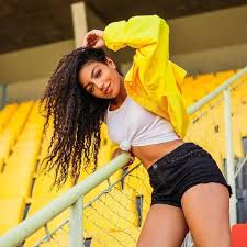 Any Gabrielly Conta Tudo Sobre Cabelo Skincare E Maquiagem Em 2020 Meninas Brasileiras Garotas Looks