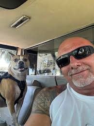 Me and Chucky had some fun in the hearse today ! We drove around and scared  some old folks at a retirement community 😂😂😂 Boy if looks could kill !!