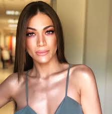 She was born and raised in agia napa, cyprus and currently resides in alexandroupoli, greece.adamou rose to recognition in greece and cyprus following her participation in the second season of the greek version of the x factor, where she was under the mentorship of giorgos. Hbh Adamoy Me To Neo Ths Look 8ymizei Tzenifer Lopez Fwto Corfu Voice