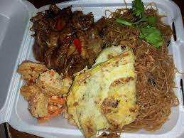 Nasi Campur Ayam Suwir Pedas Bihun Goreng Dadar Telur Tepung Tahu Udang Dadar Telur