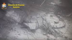 Alle 11:36 un minuto di silenzio ponte morandi: Genova Il Video Del Momento Del Crollo Del Ponte Dell Autostrada Le Iene