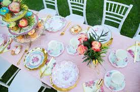 So it only makes sense that her baby shower would channel her personality by being lovely and lavish. 8 Celebrity Baby Shower Themes To Borrow Non Specified Gender