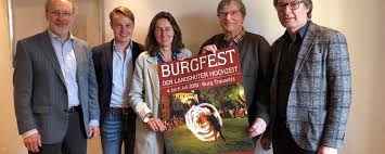 Es sind zwar viele werke von meinem schreibtisch gesprungen, aber oft hab ich einfach vergessen noch schnell ein foto zu machen, bevor diese verschenkt wurden. Burgfest In Landshut Radio Trausnitz