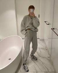 Marie Von Behrens Mvb Foto I Video V Instagram In 2020 Comfy Outfits Fashion Sweats Outfit