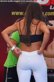 Edecanes y mujeres hermosas en calzas leggins mujeres en minifalda  enseñando el calzon | sexiezpix Web Porn