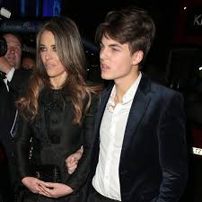 Damian hurley is an actor, known for the royals (2015), harry (2016) and today (1952). Steve Bing Sein Sohn Damian Hurley Nimmt Abschied Gala De
