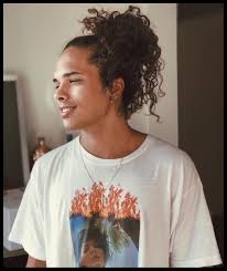 Em 2016 entrou no youtube e nas redes sociais vitão acumula 1,3 milhões de seguidores no instagram, 118 mil no twitter e 120.771. Notivagos O Dia Pela Noite Cantor Vitao A Revelacao Da Musica Br