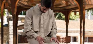 التشهد من الأركان التي لا تصح الصلاة في الإسلام إلا بها، ومن يتدبر كلمات التشهد يجد في نفسه الراحة والطمأنينة، فهي الكلمات التي حيا بها الملائكة نبي الإسلام محمد بن عبد الله، في رحلة الإسراء والمعراج Ø¯Ø¹Ø§Ø¡ Ø§Ù„ØªØ´Ù‡Ø¯ Ù…ÙˆØ¶ÙˆØ¹