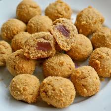 Bu Kurabiyenin Hamuru Yok Icinde De Lokum Gizli Sadece 12 Dakika Pisirip Cayin Yanina Konuk Edebileceginiz En Enfes Kurabiye Tar Food Arabic Sweets Foodie