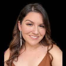 Karen Raya's Instagram, Twitter & Facebook