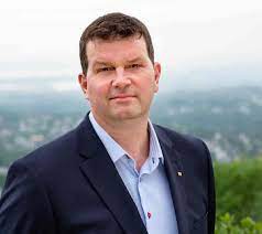 Gabrielsen ble leder i lo. Hans Christian Gabrielsen Store Norske Leksikon