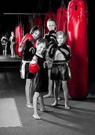 Ab 18 jahren (leichtkontakt / vollkontakt nach wunsch möglich) wann kann ich starten? Kickboxen American Kickbox Center