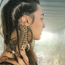 2017 : you were such a blessing. A powerful year of dedication, devotion,  focus, and alignment. Sobriety, purification, silence, restoration.  Mastery, self guidance, the surrender to loneliness. Alchemy, magic, long  walks at